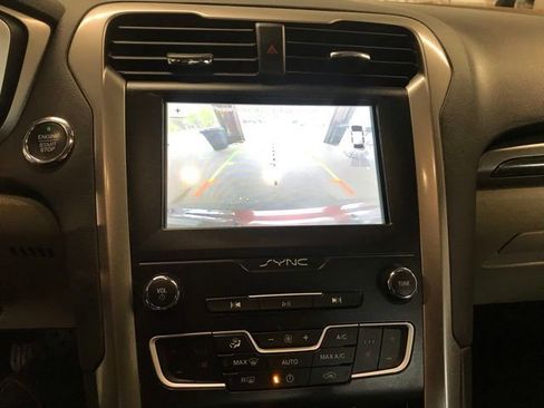 Used 2017 Ford Edge SEL image 17