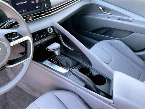 Used 2023 Hyundai Elantra SEL image 17