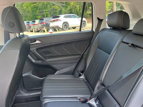 Used 2024 Volkswagen Tiguan SE AWD/4WD image 12