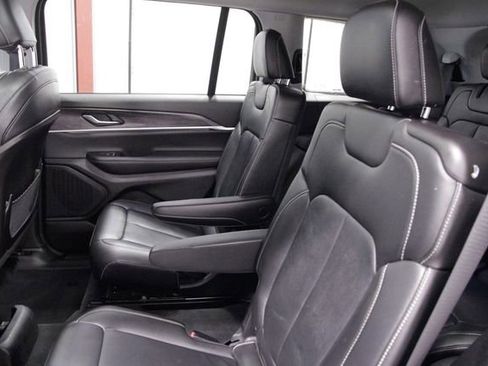 Used 2023 Jeep Grand Cherokee L Limited w/ Black Appearance Package image 17