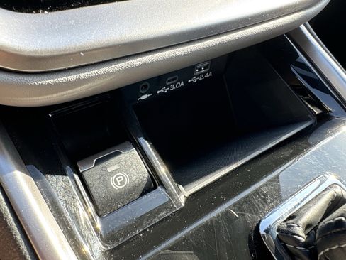 Certified 2025 Subaru Outback Premium image 21