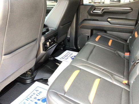 Used 2024 GMC Sierra 1500 AT4 w/ AT4 Premium Package AWD/4WD image 17