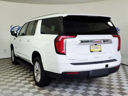 Used 2024 GMC Yukon XL SLT RWD image 2