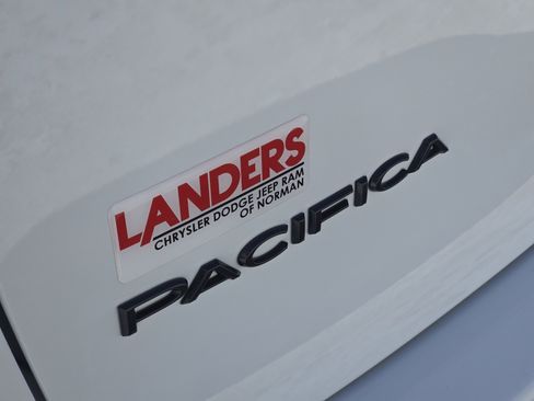 New 2026 Chrysler Pacifica Select image 8