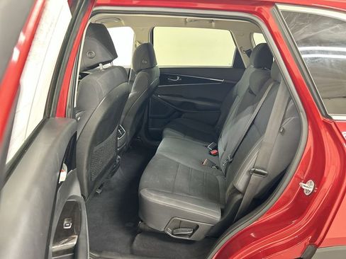 Used 2017 Kia Sorento LX image 19