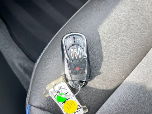 Used 2025 Buick Envista Sport Touring image 22