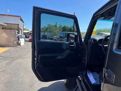 Used 2018 Jeep Wrangler Unlimited Sport S image 23