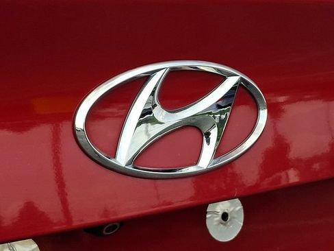 Used 2017 Hyundai Elantra Limited FWD image 28