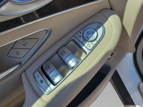 Used 2022 Mercedes-Benz GLC 300 image 13