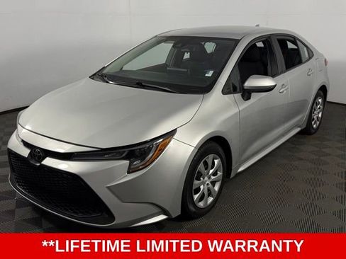Used 2021 Toyota Corolla LE FWD image 3