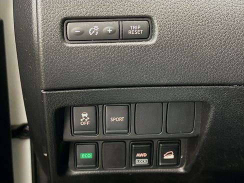 Used 2016 Nissan Rogue SV image 17