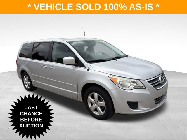 Used 2010 Volkswagen Routan SE FWD image 9