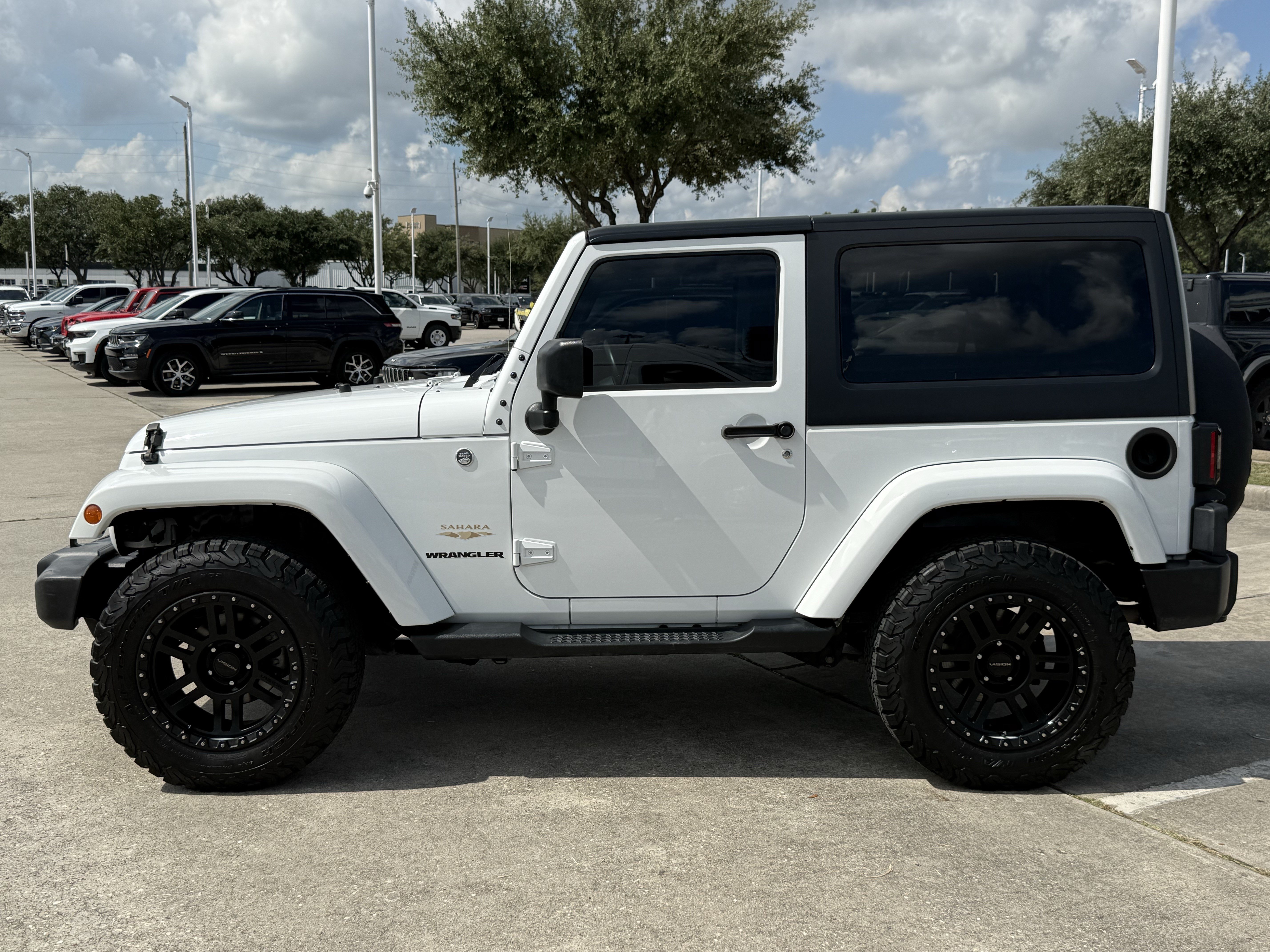 Used 2015 Jeep Wrangler Sahara w/ Trailer Tow Group AWD/4WD image 8