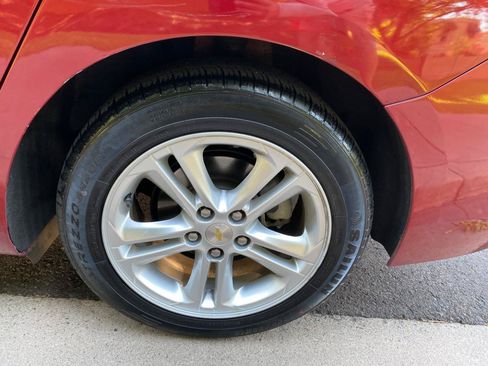 Used 2018 Chevrolet Cruze LT FWD image 13