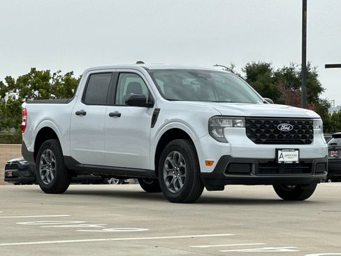 New 2025 Ford Maverick XLT w/ XLT Luxury Package AWD/4WD image 9