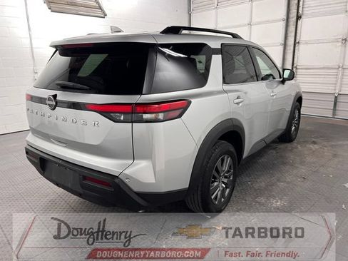 Used 2025 Nissan Pathfinder SV FWD image 9