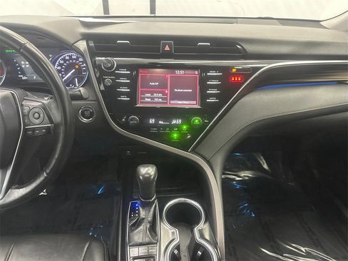 Used 2018 Toyota Camry XLE image 28