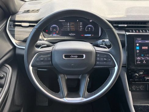 Used 2023 Jeep Grand Cherokee Altitude AWD/4WD image 7