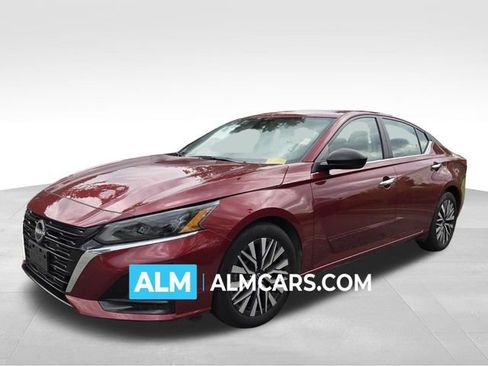 Used 2025 Nissan Altima 2.5 SV FWD image 1
