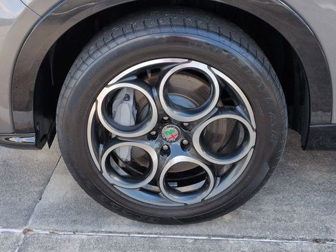 Used 2024 Alfa Romeo Tonale Ti w/ Premium Interior Package AWD/4WD image 28