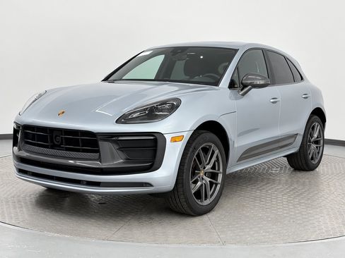 Used 2025 Porsche Macan AWD/4WD image 1