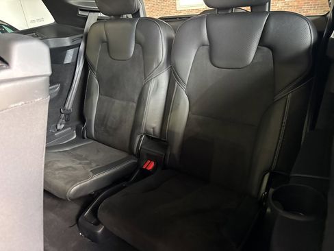 Used 2019 Volvo XC90 T5 R-Design image 10