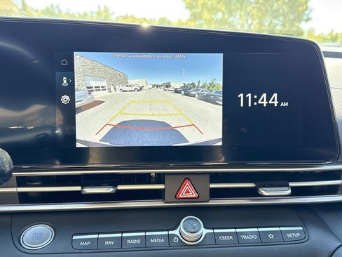 Used 2024 Hyundai Elantra SEL image 30