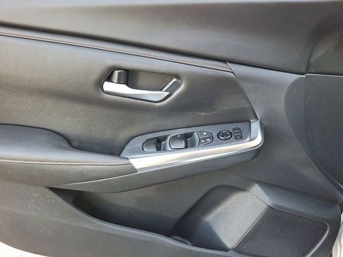 Used 2025 Nissan Sentra SR image 13