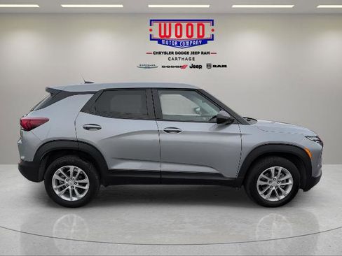 Used 2025 Chevrolet TrailBlazer LS w/ LS Convenience Package FWD image 2