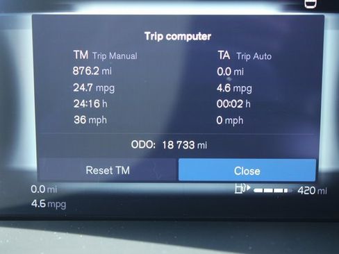 Used 2025 Volvo XC60 B5 Plus image 28