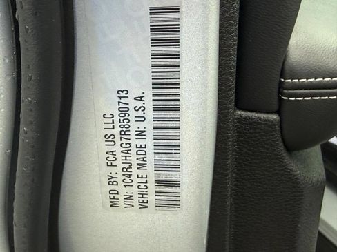 Used 2024 Jeep Grand Cherokee Altitude AWD/4WD image 23