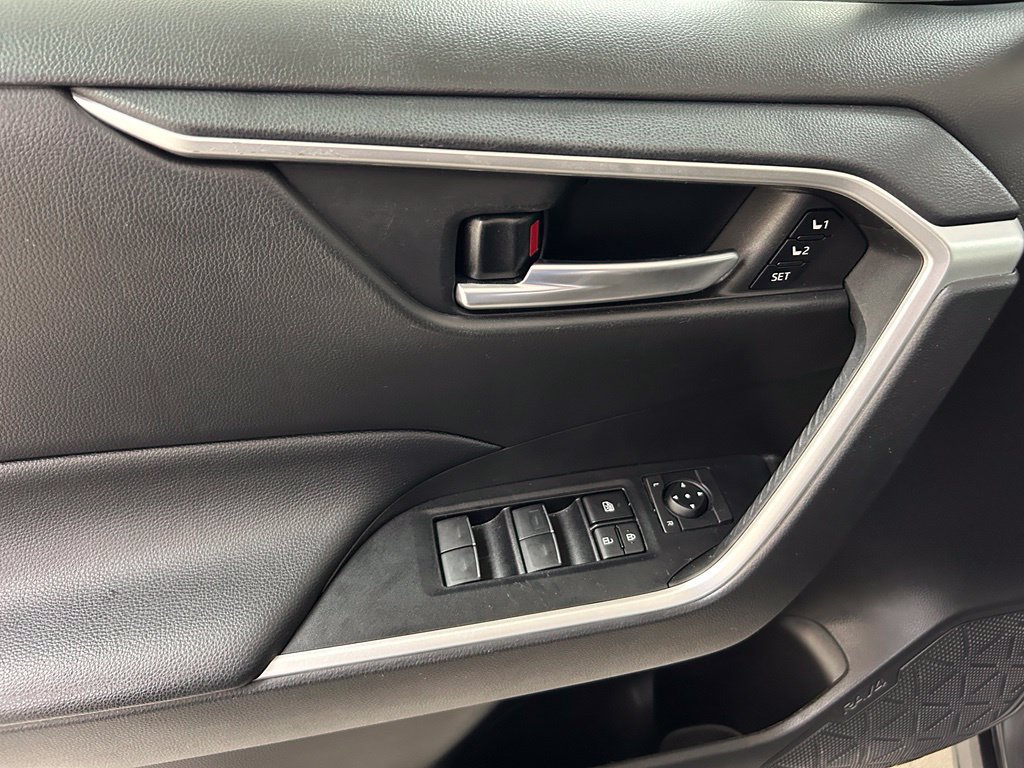 Certified 2023 Toyota RAV4 XLE Premium AWD/4WD image 17