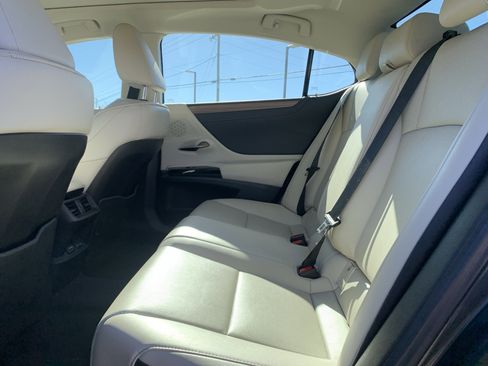 Certified 2024 Lexus ES 350 w/ Premium Package image 32