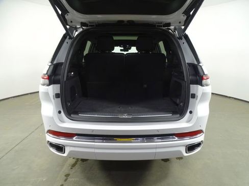 Used 2021 Jeep Grand Cherokee L Overland w/ Luxury Tech Group IV image 17