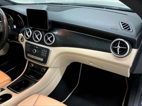 Used 2017 Mercedes-Benz CLA 250 image 12