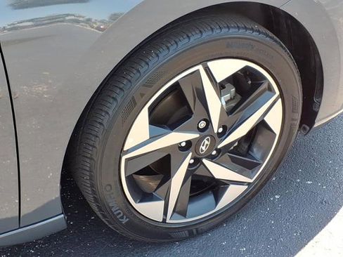 Used 2023 Hyundai Elantra Limited image 18