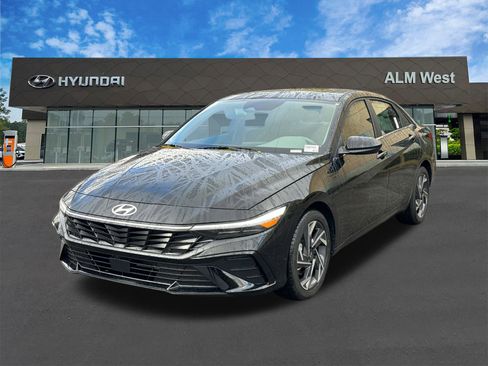 Used 2025 Hyundai Elantra SEL image 1