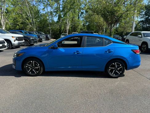 Used 2025 Nissan Sentra SV FWD image 2