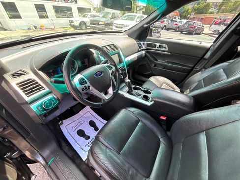 Used 2015 Ford Explorer XLT w/ Equipment Group 202A FWD image 15