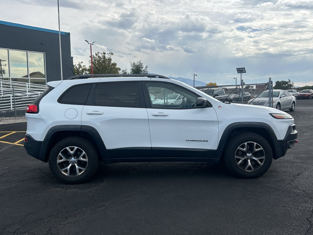 Used 2014 Jeep Cherokee Trailhawk w/ Leather Interior Group AWD/4WD image 2