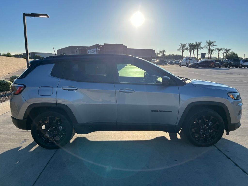 Used 2022 Jeep Compass Latitude w/ Convenience Group FWD image 5