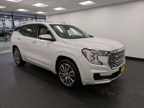 Used 2022 GMC Terrain Denali image 3