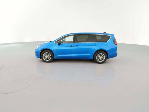 New 2026 Chrysler Pacifica Limited image 6