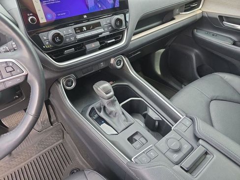 Used 2024 Toyota Grand Highlander AWD image 28