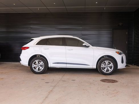 Used 2025 Audi Q5 Premium AWD/4WD image 8