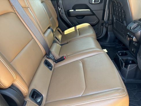 Used 2020 Jeep Gladiator Rubicon w/ Uconnect 4C Nav & Sound Group image 23