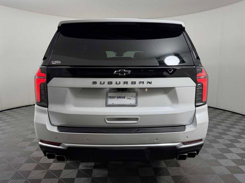 Used 2025 Chevrolet Suburban High Country AWD/4WD image 5