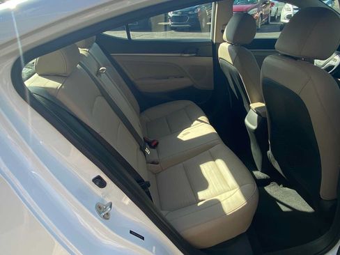 Used 2017 Hyundai Elantra Limited w/ Limited Tech Package 04 FWD image 27