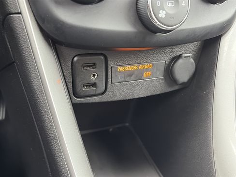 Used 2019 Chevrolet Trax LT w/ LT Convenience Package AWD/4WD image 32