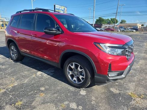 Used 2023 Honda Passport TrailSport image 2